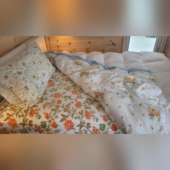 VINTAGE Single/Twin 3pc Bedding Florals Orange, Green, Blue, Yellow, Pink. - Picture 3 of 13